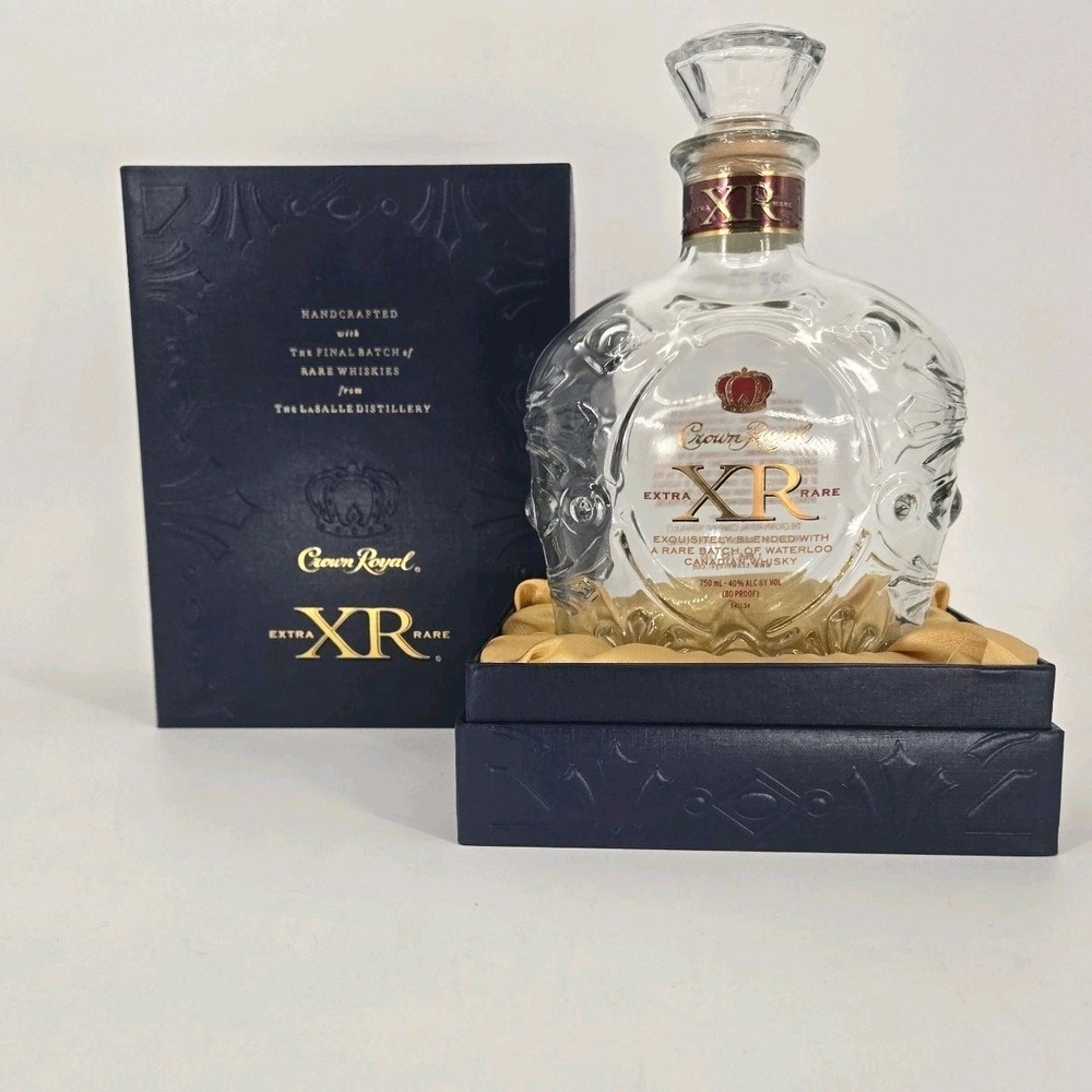 Crown Royal XR Extra Rare LaSalle Distillery Empty Bottle Lined Box  750ml 2012